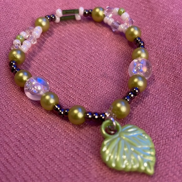 Handmade Jewelry Children’s Elastic Bracelet w Faux Pearls, Metal, & Glass Beads - Picture 3 of 3